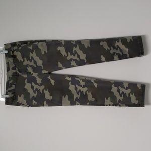 Camo‎ pants